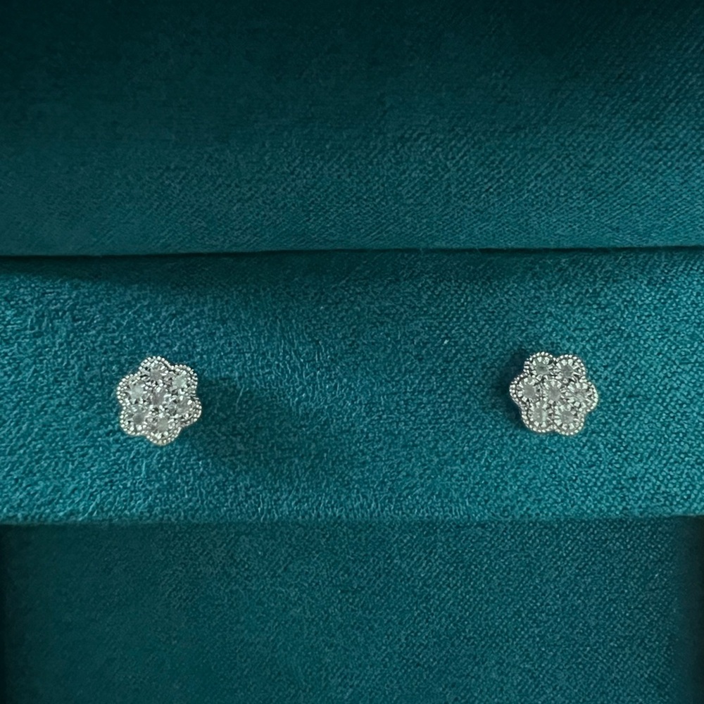NWT Effy Jewelry 925 Sterling Silver Diamond Bouquet Stud Earrings, 0.14 TCW